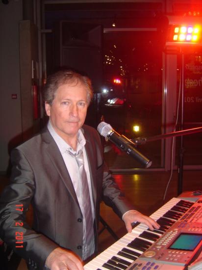 Guy piano solo